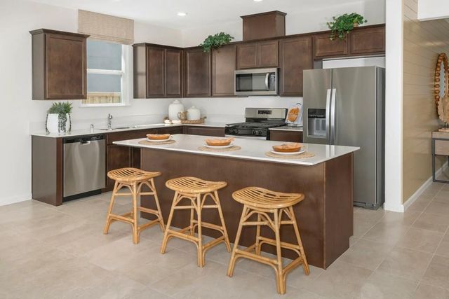 711 Villa Ticino Dr, Manteca, CA 95337