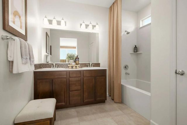 711 Villa Ticino Dr, Manteca, CA 95337