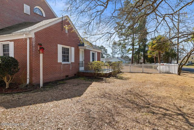 201 E Hargett Street, Richlands, NC 28574