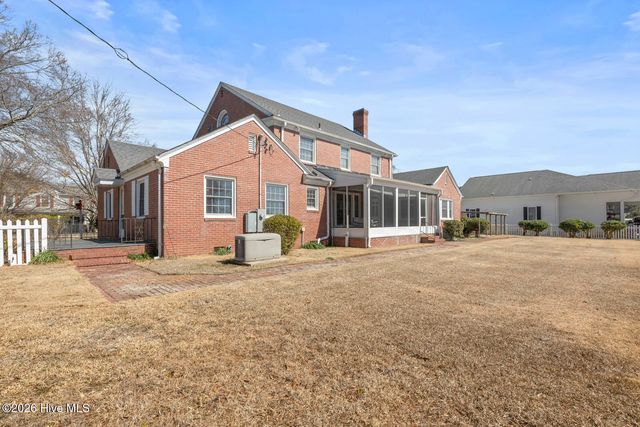 201 E Hargett Street, Richlands, NC 28574