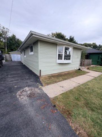 3210 Mcbreen Avenue, Robbins, IL 60472