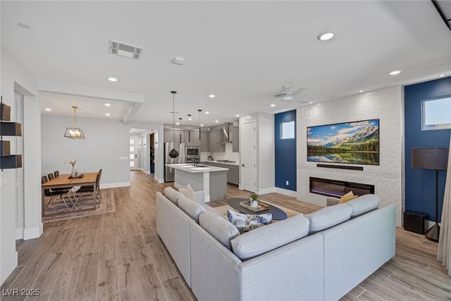 9617 Sard Lane, Las Vegas, NV 89143