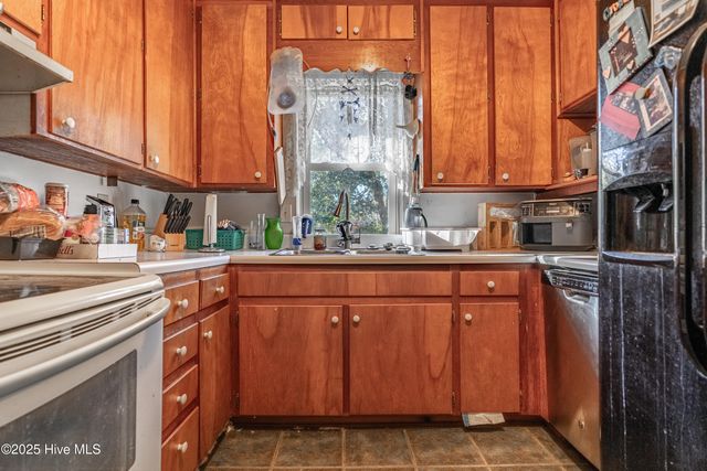 402 E 2nd Avenue, Chadbourn, NC 28431