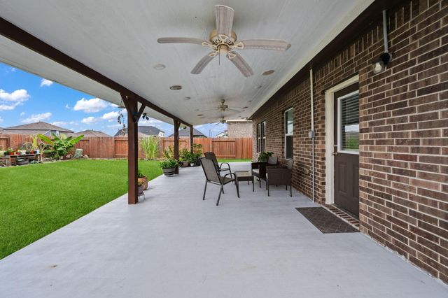 8831 W Crescent Lake Circle, Baytown, TX 77521