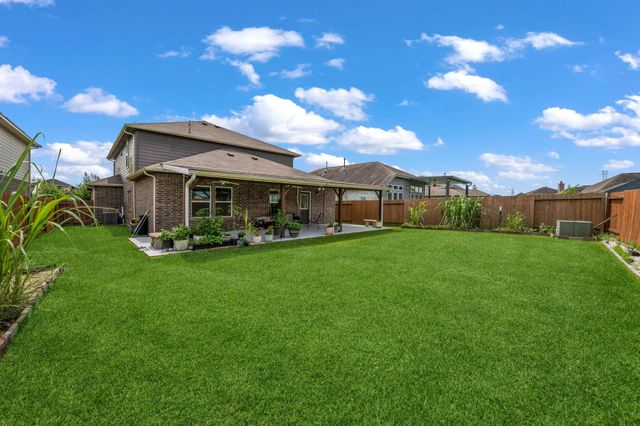 8831 W Crescent Lake Circle, Baytown, TX 77521