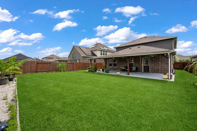 8831 W Crescent Lake Circle, Baytown, TX 77521