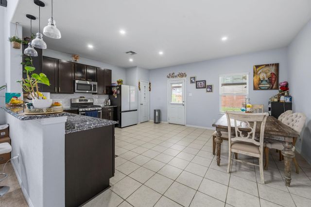 8831 W Crescent Lake Circle, Baytown, TX 77521