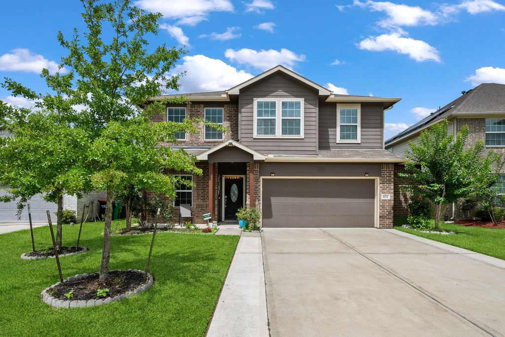 8831 W Crescent Lake Circle, Baytown, TX 77521