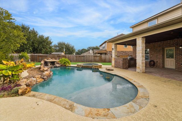 15326 Knotty Chestnut Street, Cypress, TX 77429