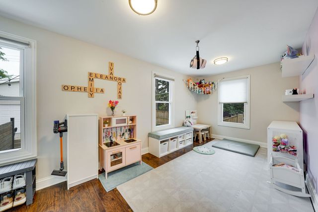 1107 E Prairie Avenue, Des Plaines, IL 60016