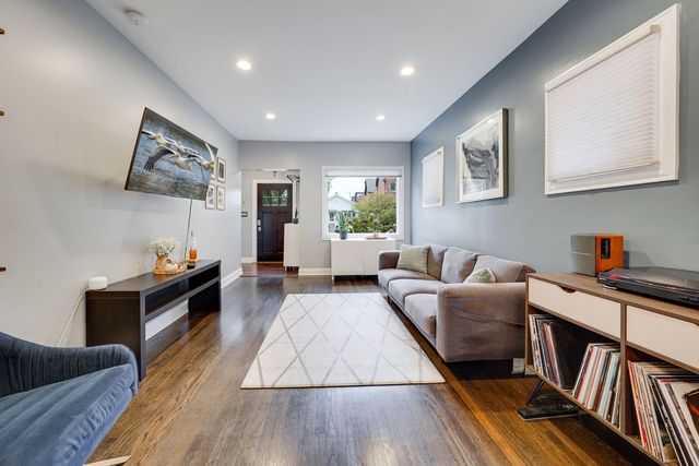 1107 E Prairie Avenue, Des Plaines, IL 60016