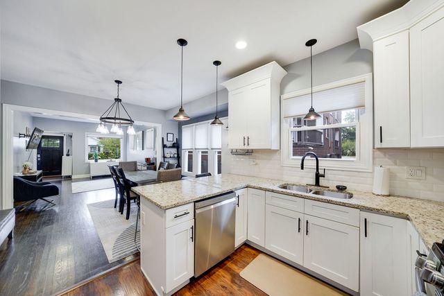 1107 E Prairie Avenue, Des Plaines, IL 60016