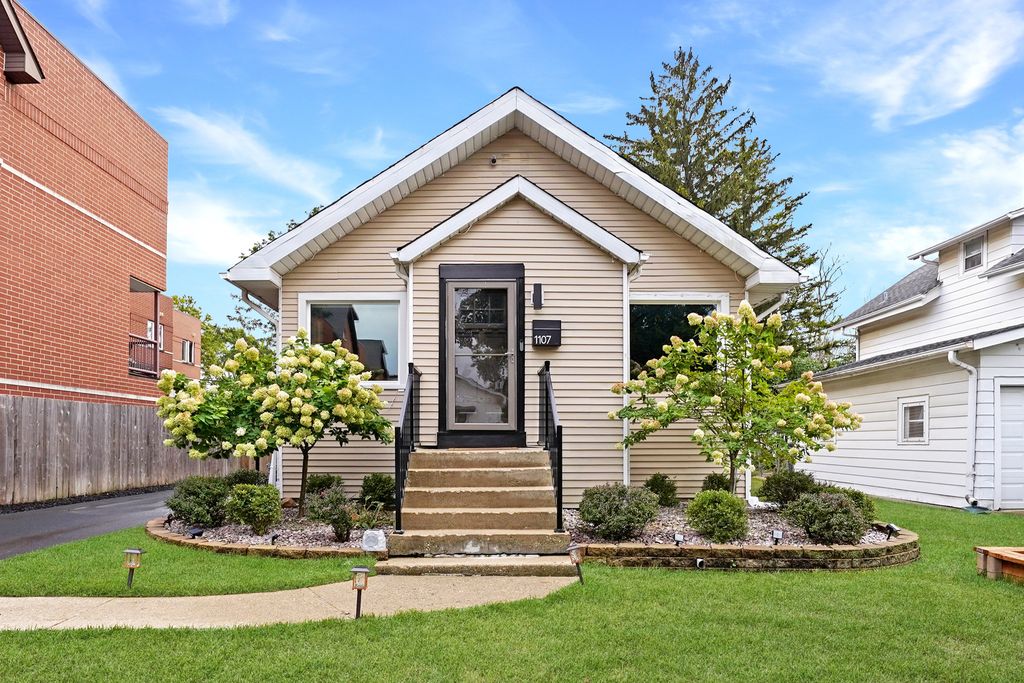 1107 E Prairie Avenue, Des Plaines, IL 60016