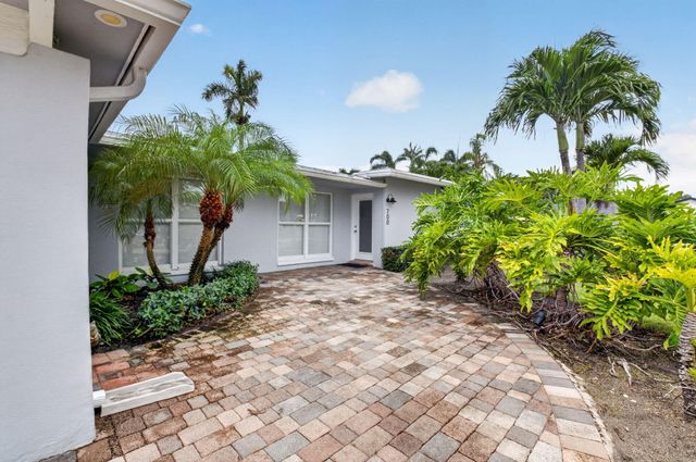700 NE 70th Street, Boca Raton, FL 33487