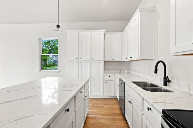 1022 E 9th Street, Dallas, TX 75203