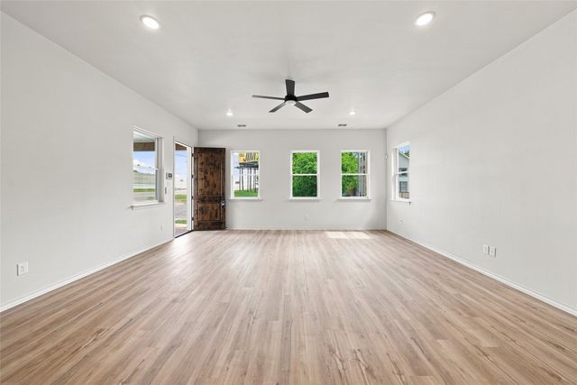 1022 E 9th Street, Dallas, TX 75203
