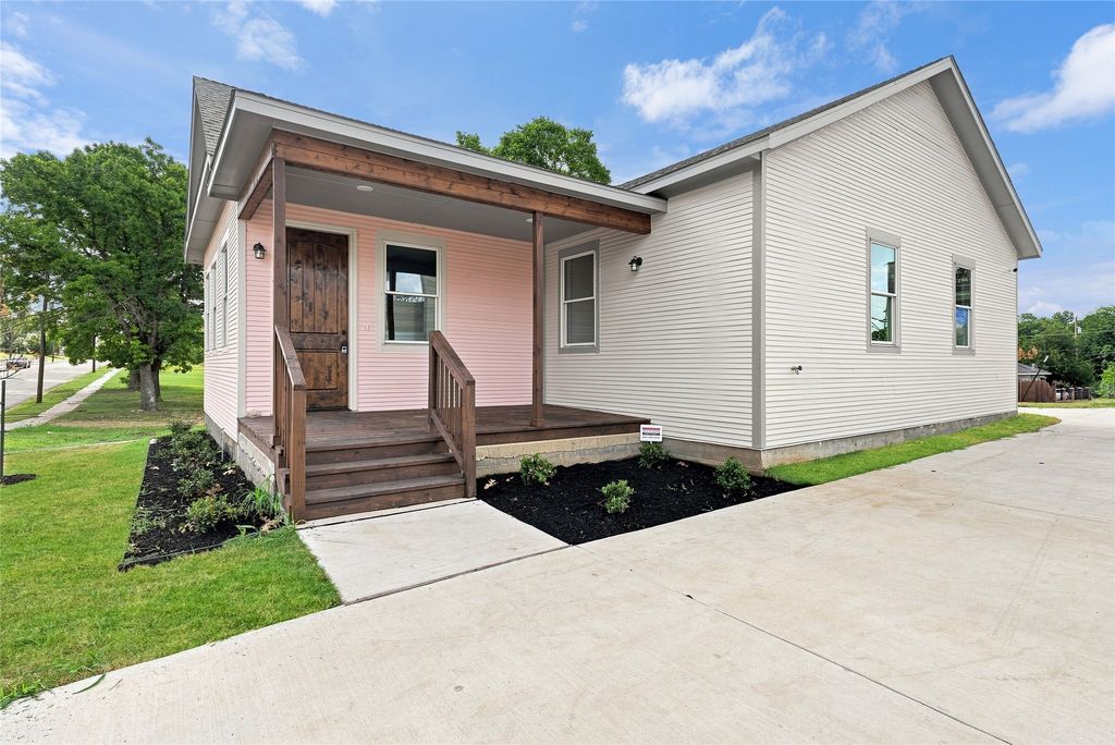 1022 E 9th Street, Dallas, TX 75203