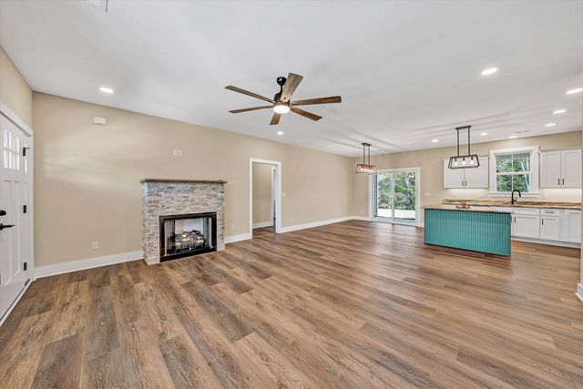 200 Cambridge CT, Hardy, VA 24101