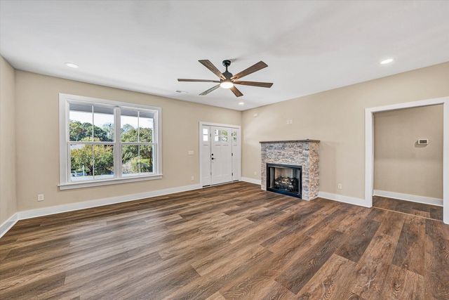 200 Cambridge CT, Hardy, VA 24101