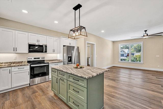 200 Cambridge CT, Hardy, VA 24101