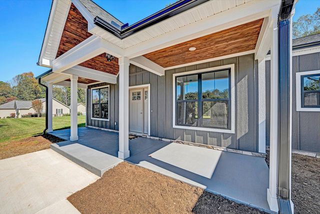 200 Cambridge CT, Hardy, VA 24101