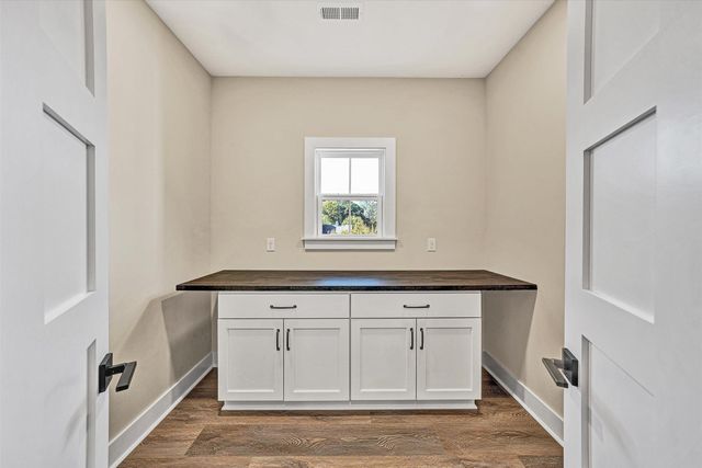 200 Cambridge CT, Hardy, VA 24101