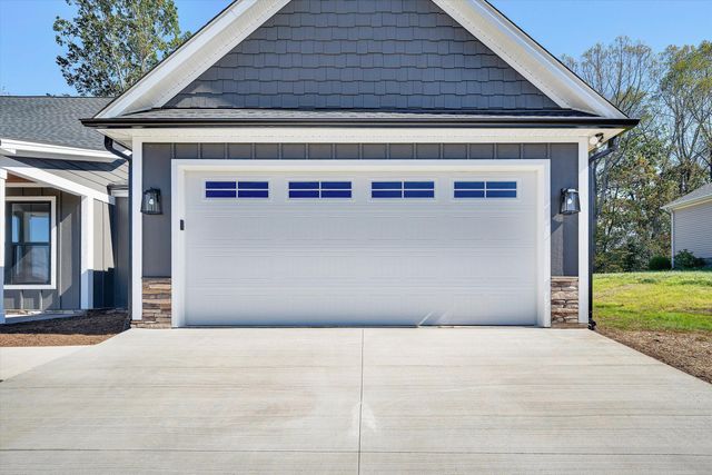 200 Cambridge CT, Hardy, VA 24101