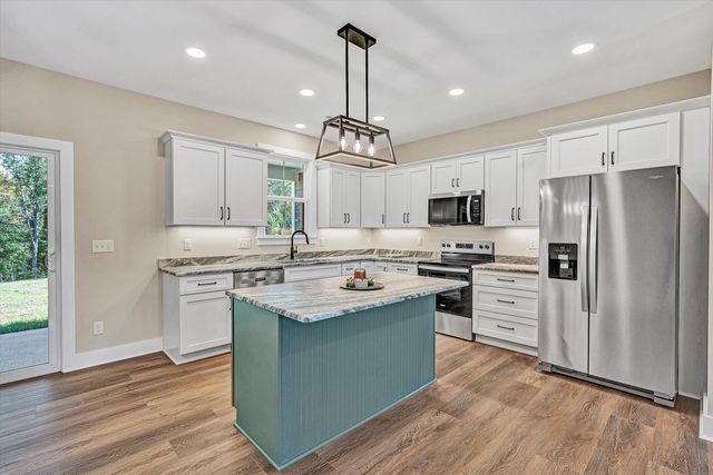 200 Cambridge CT, Hardy, VA 24101