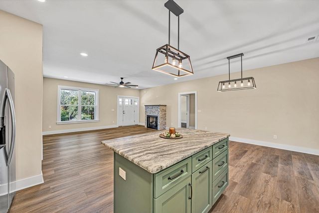200 Cambridge CT, Hardy, VA 24101
