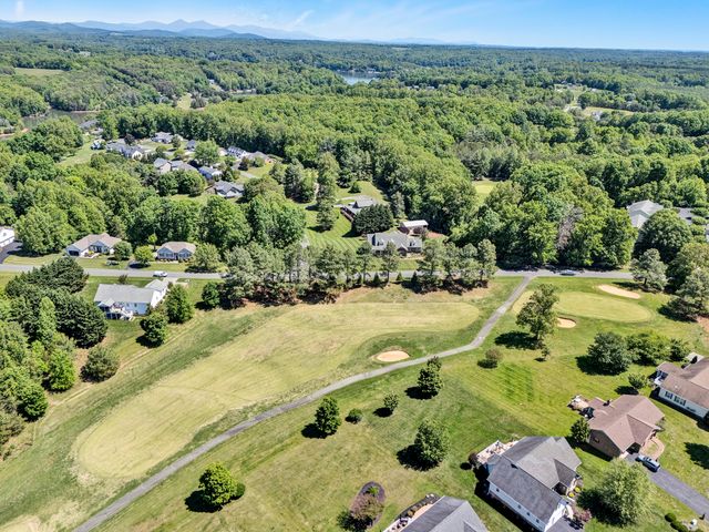 200 Cambridge CT, Hardy, VA 24101