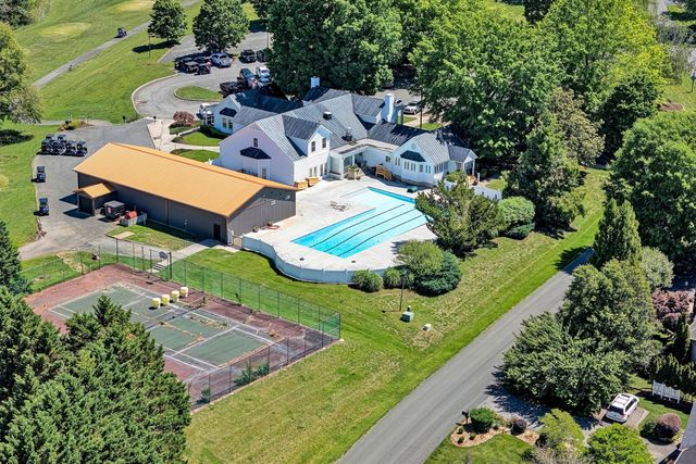 200 Cambridge CT, Hardy, VA 24101