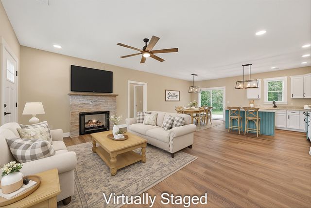 200 Cambridge CT, Hardy, VA 24101