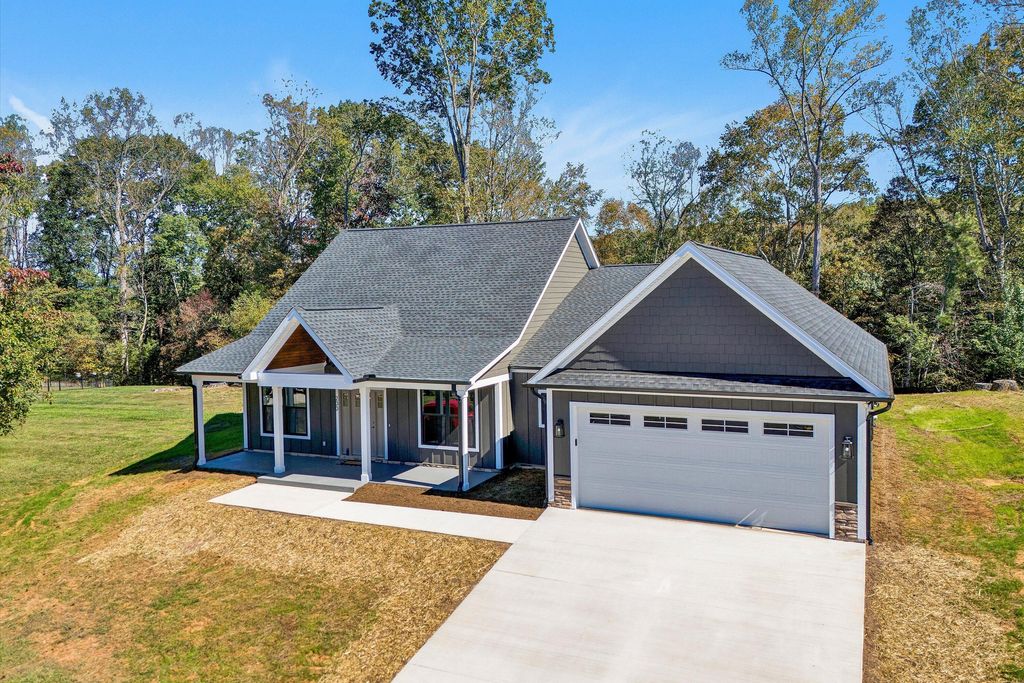 200 Cambridge CT, Hardy, VA 24101