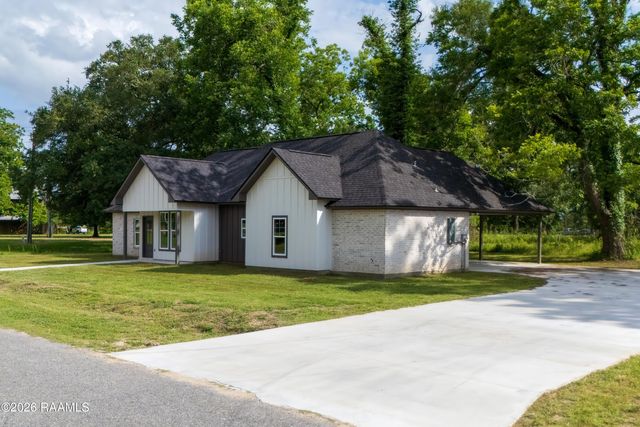 1009 Timber Trails Road, Breaux Bridge, LA 70517