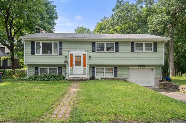 10 Everett St, Maynard, MA 01754