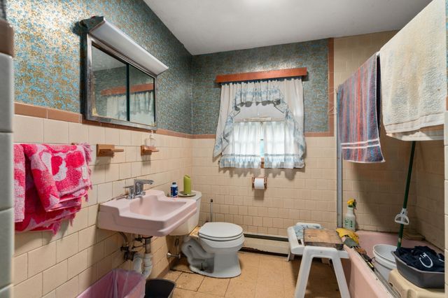 10 Everett St, Maynard, MA 01754