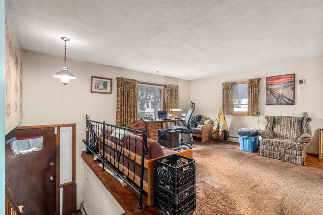 10 Everett St, Maynard, MA 01754