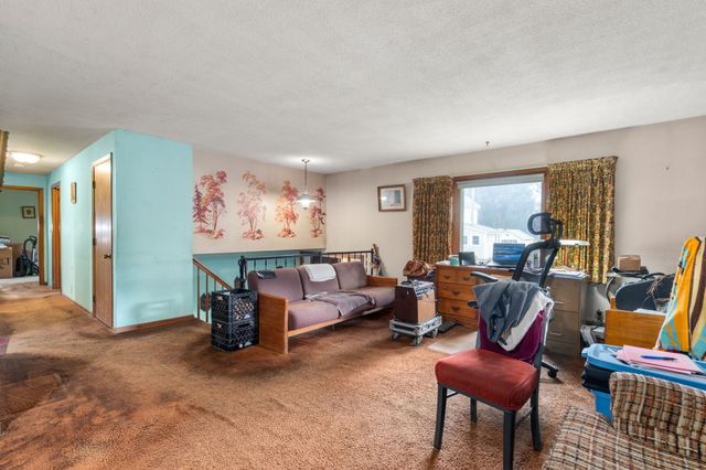 10 Everett St, Maynard, MA 01754