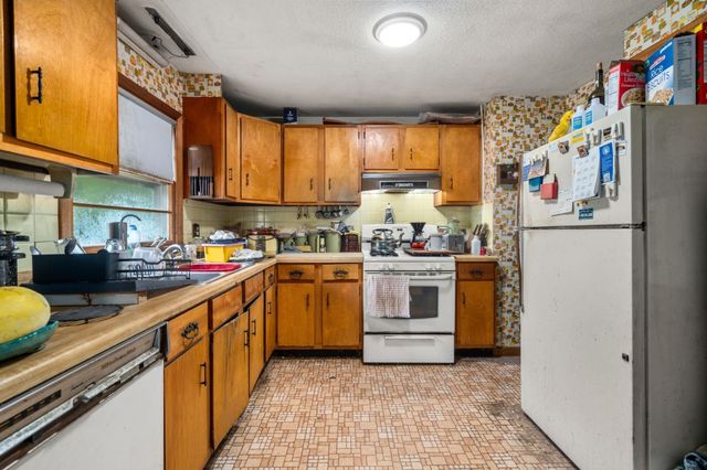 10 Everett St, Maynard, MA 01754