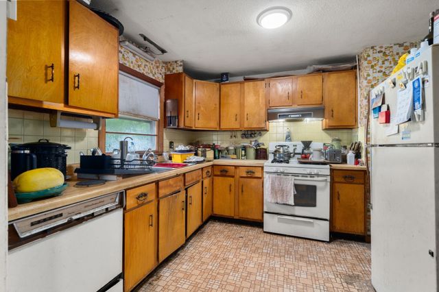 10 Everett St, Maynard, MA 01754
