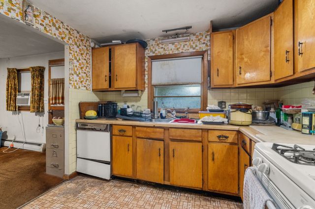 10 Everett St, Maynard, MA 01754