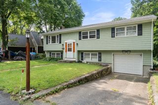 10 Everett St, Maynard, MA 01754