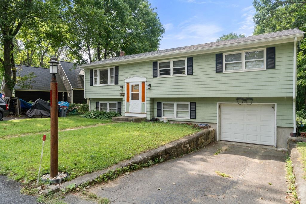 10 Everett St, Maynard, MA 01754
