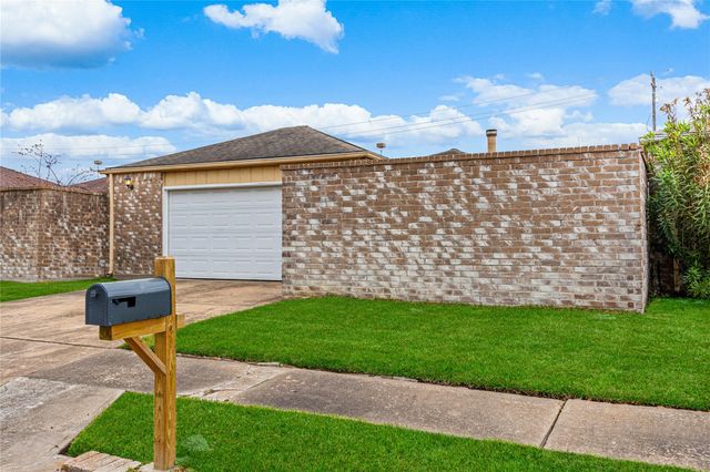 9206 Homeland Drive, Houston, TX 77083