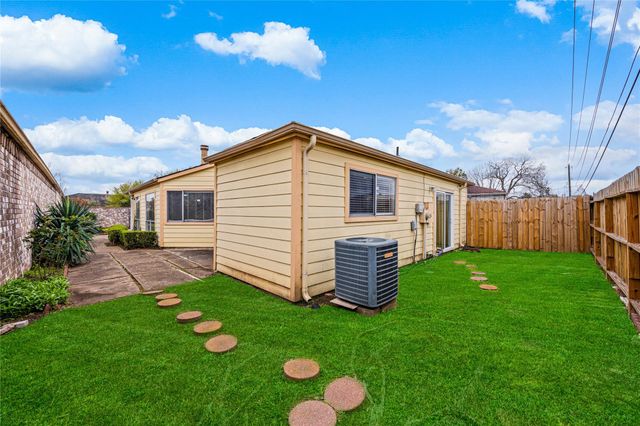 9206 Homeland Drive, Houston, TX 77083