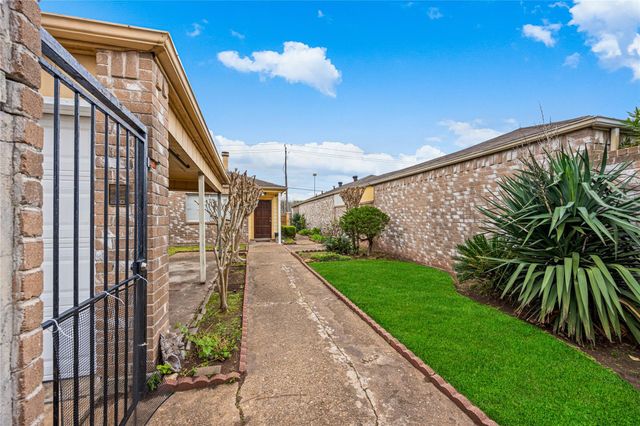 9206 Homeland Drive, Houston, TX 77083