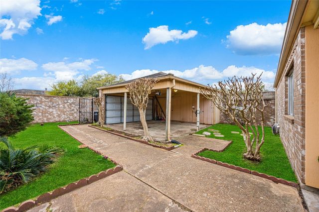 9206 Homeland Drive, Houston, TX 77083