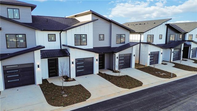 425 Balloon Flower Avenue, Lowell, AR 72745