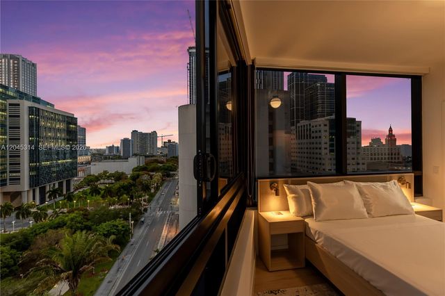 225 N Miami Ave 1102, Miami, FL 33128