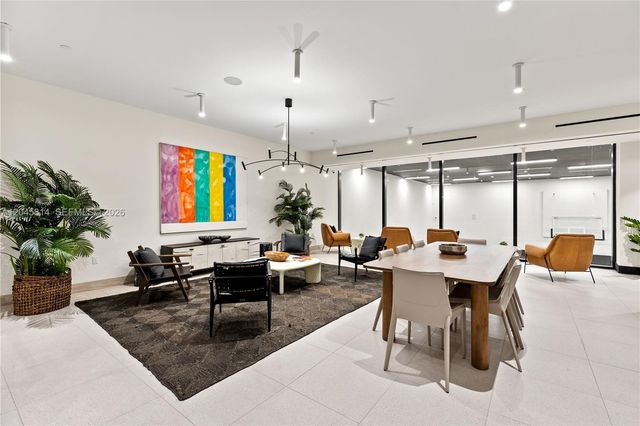 225 N Miami Ave 1102, Miami, FL 33128